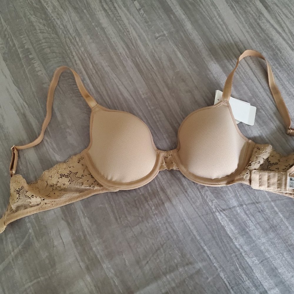 Lace underwired bra
